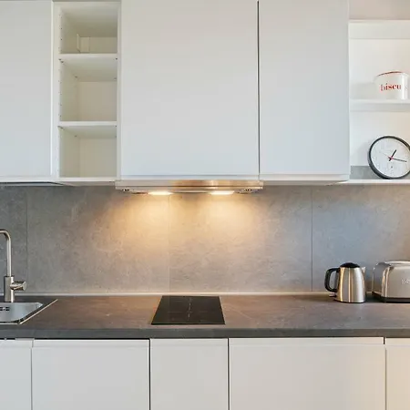 Beautiful 1 Bed Apt, Sleeps 4 Nr Centro Rom